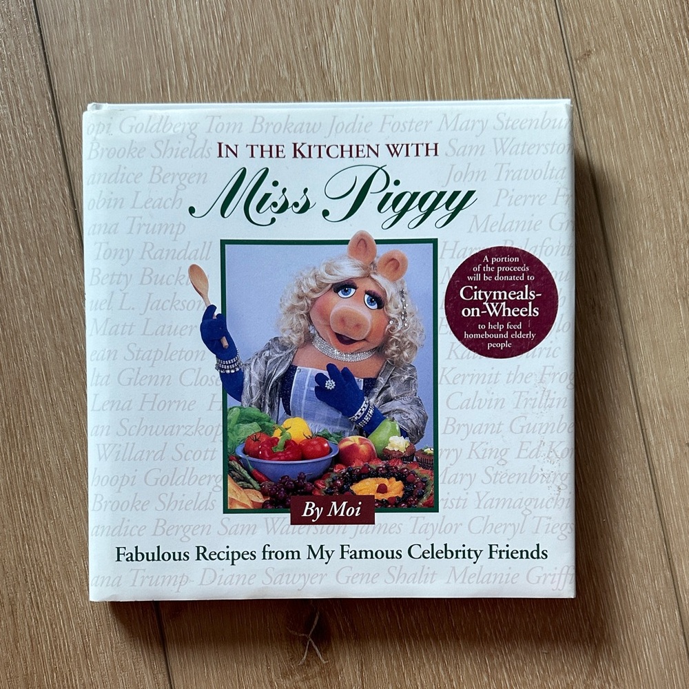 Miss Piggy Cookbook - In the Kitchen with Miss Piggy